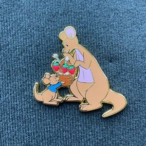 Disney Kanga and Ru Enamel Pin - Gold and Tan